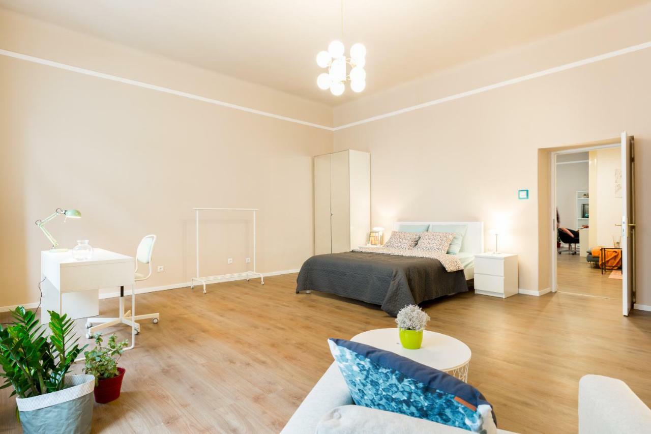 Unique Riverside Apartment Будапеща Екстериор снимка