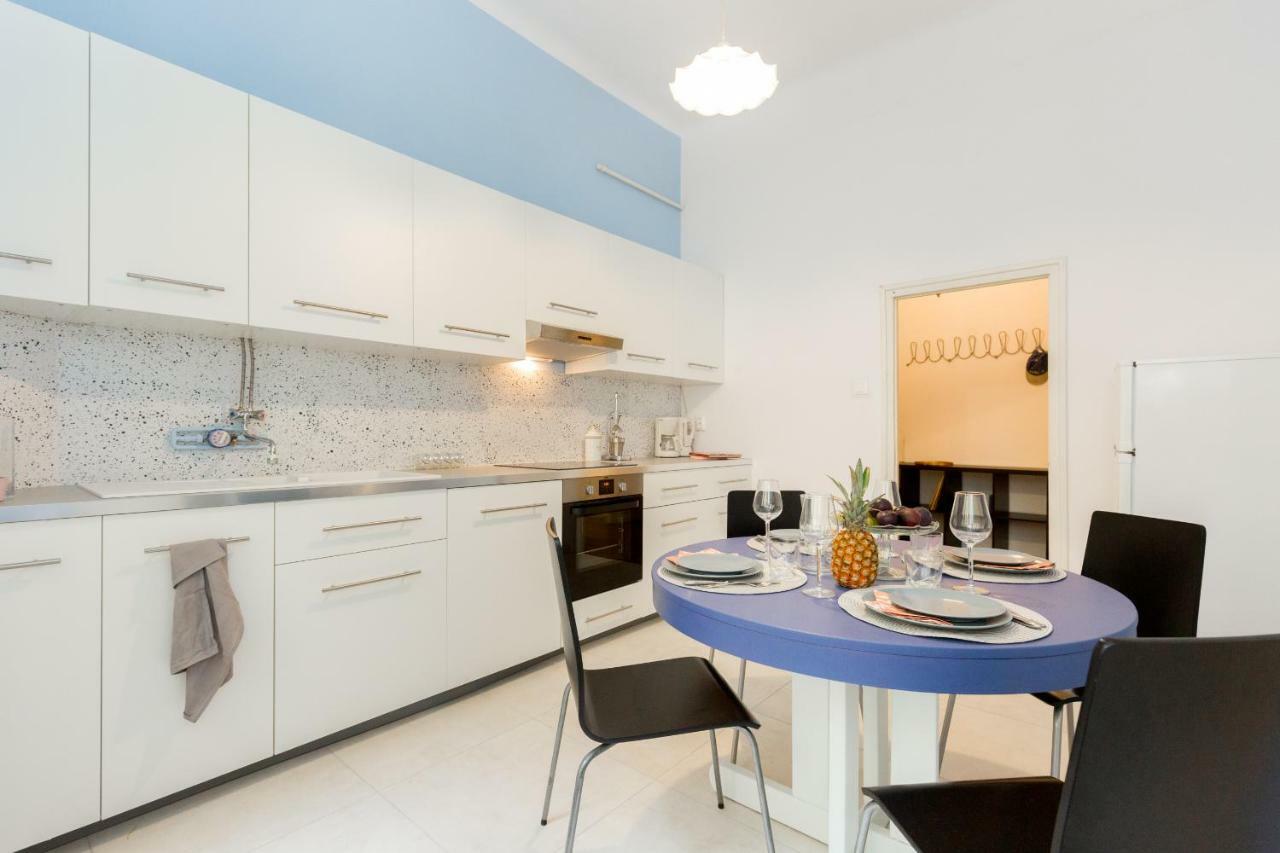 Unique Riverside Apartment Будапеща Екстериор снимка